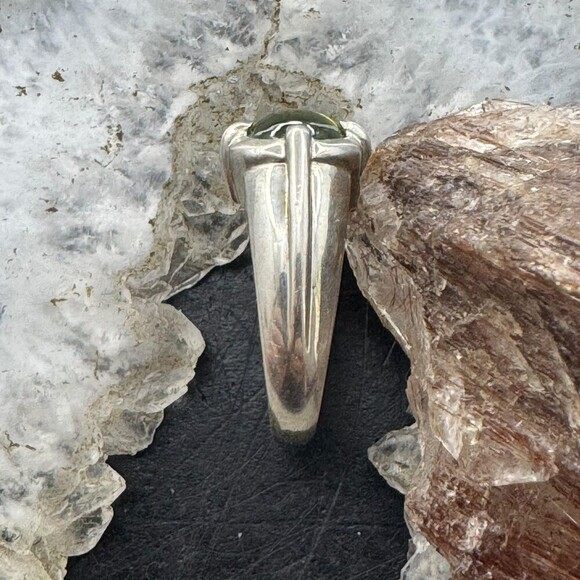 Carolyn Pollack Sterling Oval Horizontal Peridot Decorated Shank Ring For Women - Picture 5 of 10